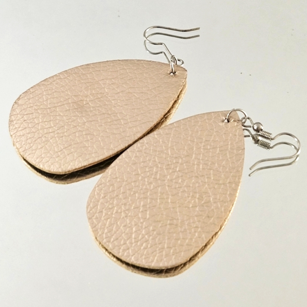 Elegant Creamy Gold Teardrop Earrings - Picture 1 of 4
